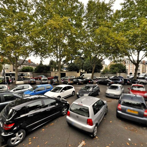 Parking Esplanade du Souvenir Français - Parking - Orléans