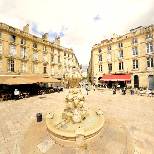Place du Parlement - Batiment touristique - Bordeaux