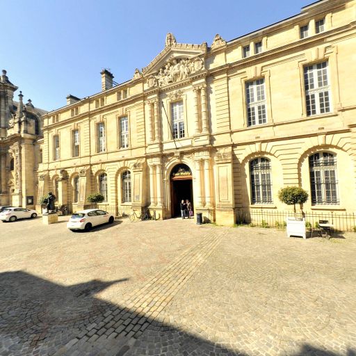 Cour Mably et Salle Capitulaire - Sites et circuits de tourisme - Bordeaux