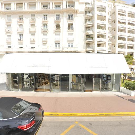 Plage Croisette Beach - Restaurant - Cannes